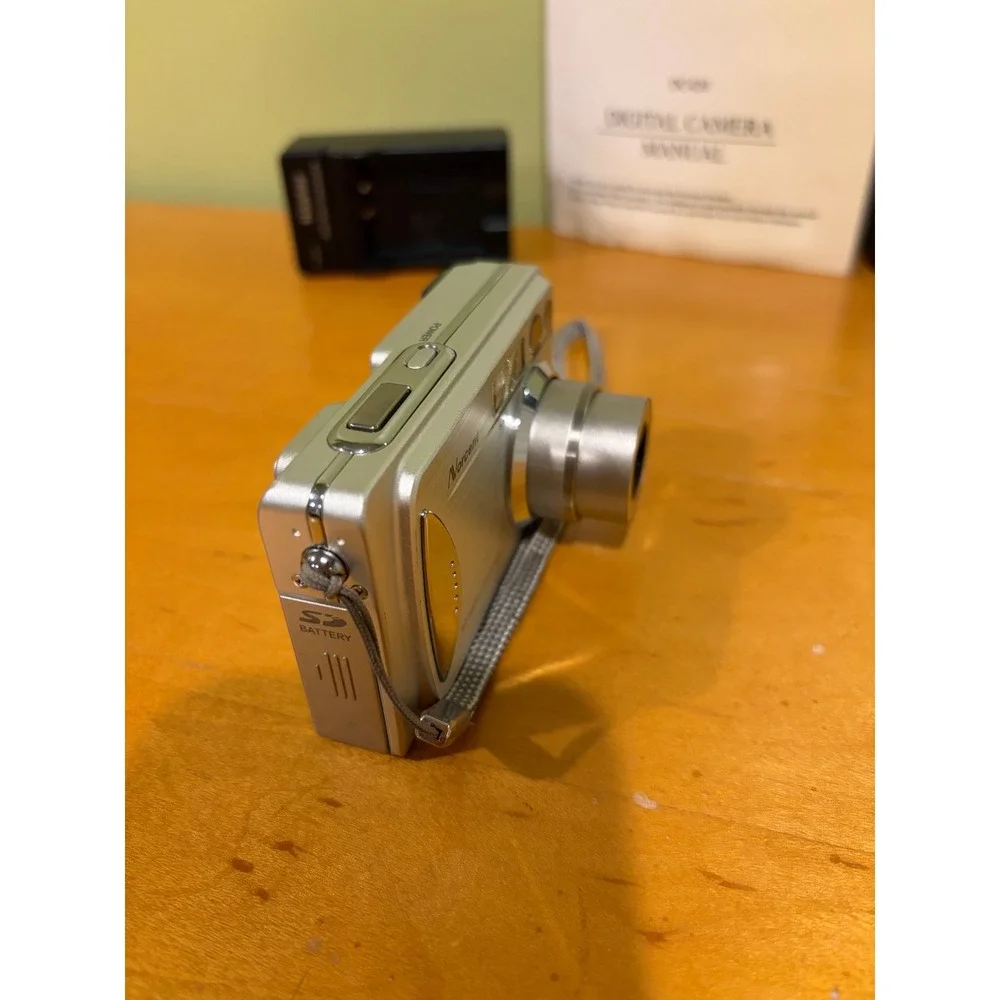 Norcent DC420 Digital Camera Silver 4.2MP 3x Optical Zoom Bundle with Charger